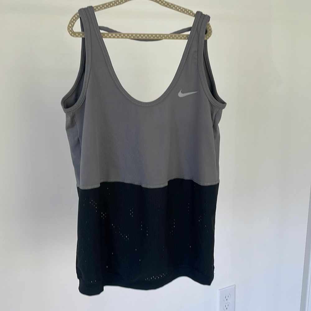 Nike Women’s Tank Top Size S